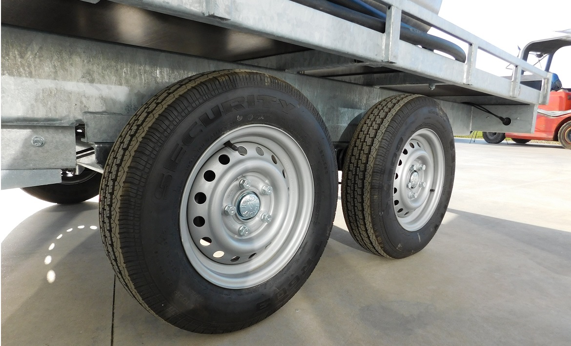 Remorque- fly-1800-aéro-aviation-carburant-fuel-jet-a1-avgas-2000-1800-litres-aerodrome-aeroclub-avion-rf1800