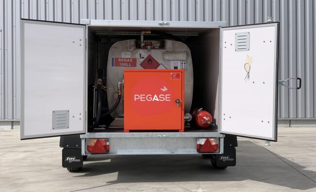 remorque-fourgon-transport-mobile-carburant-carenage