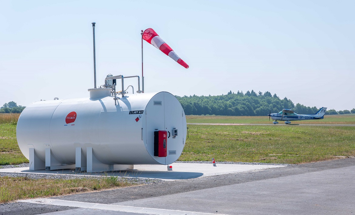cuve-aviation- 5000L-citerne-pegase-100LL-AVGAS-essence-carburant-jet-a1-5m3